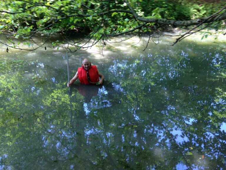 Aktuell-2015-06-11_Wieviel-Schlamm-steckt-in-dem-Weiher-1
