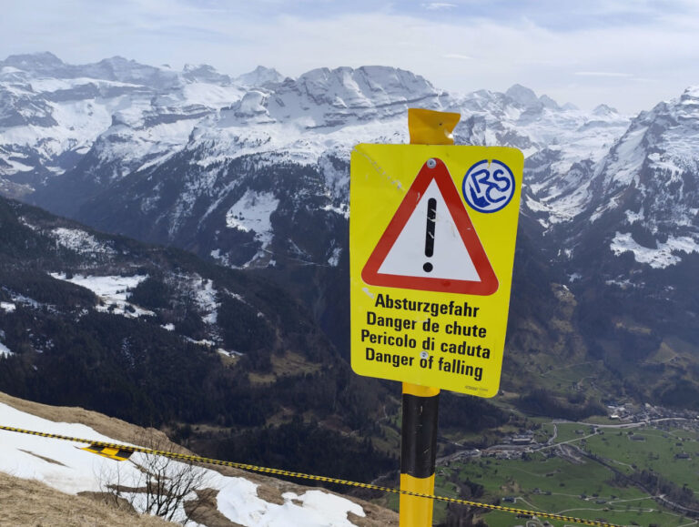 Aktuell_2025-0325_Skitag-Hoch-Ybrig_Absturzgefahr